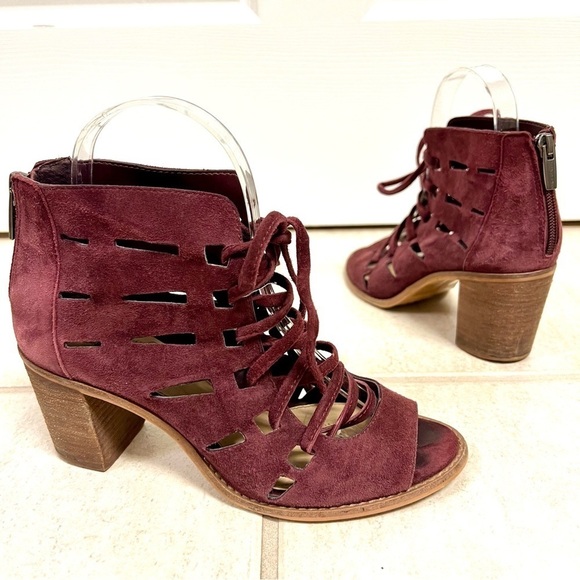 Vince Camuto Tressa Bootie Women Burgundy Suede Laced Back Zip Open Toe Heels 6M - Picture 1 of 7